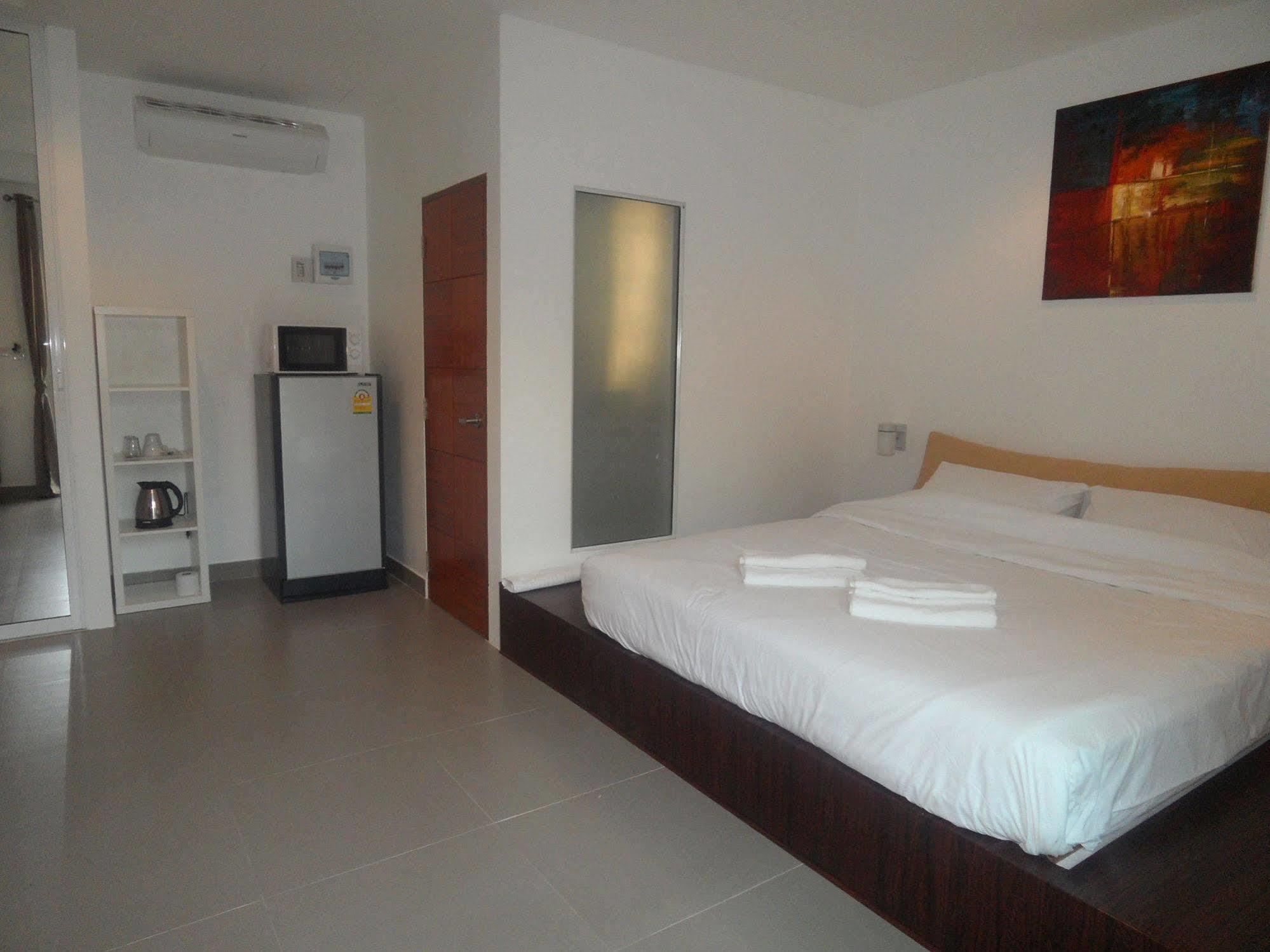 Gp Rooms Pool Guesthouse Pattaya Exterior photo